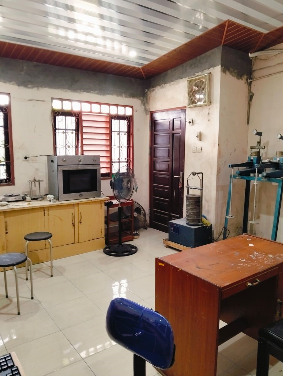 Uji Laboratorium Mekanika Tanah: Mengapa Data Akurat Krusial?